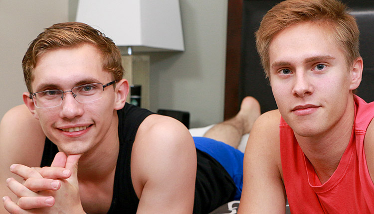 Bare Twinks – Darron Bluu, Trey Woods